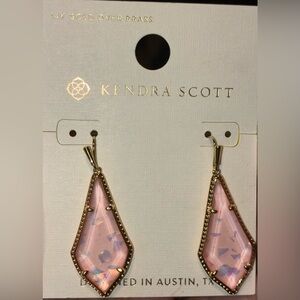 KENDRA SCOTT Jesse Iridescent Light Peach with Flecks Illusion Earrings NEW NWT